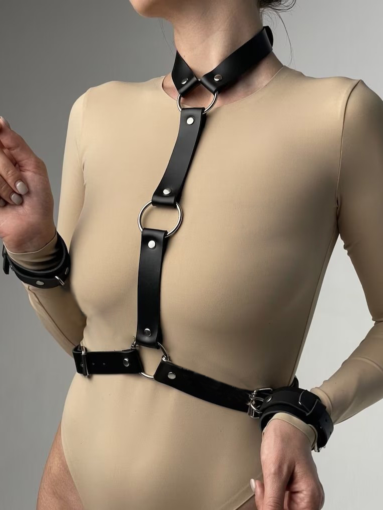 Women's Sexy Leather Harness B - Garter Belt Set recensione e prezzo
